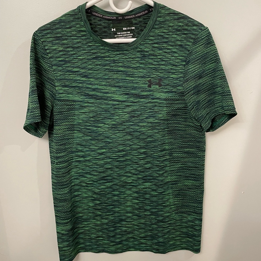 Like new Under Armour Vanish Tee Athletic/Gym Tee
